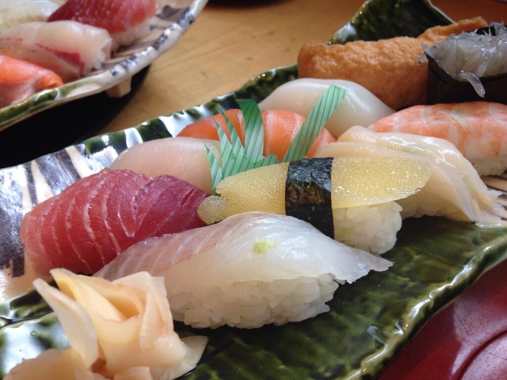 sushi, japan, japanese food-975075.jpg